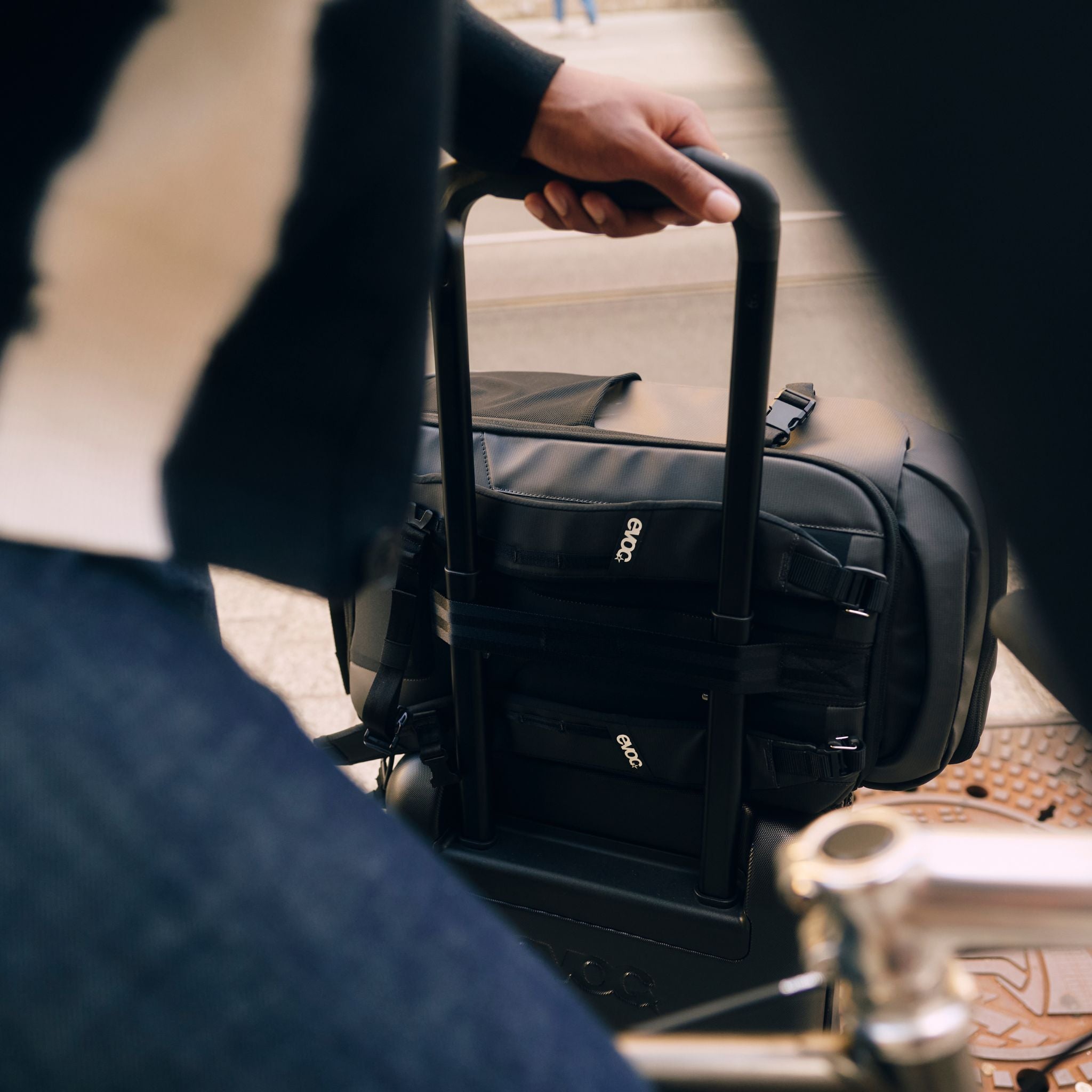 #Colour_carbon grey - black